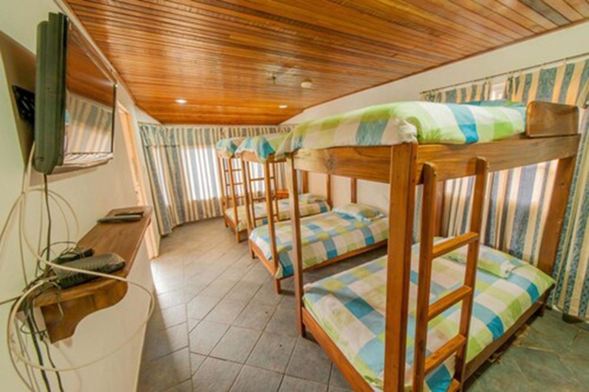 Hotel Posada Los Delfines Bocas del Toro Buitenkant foto