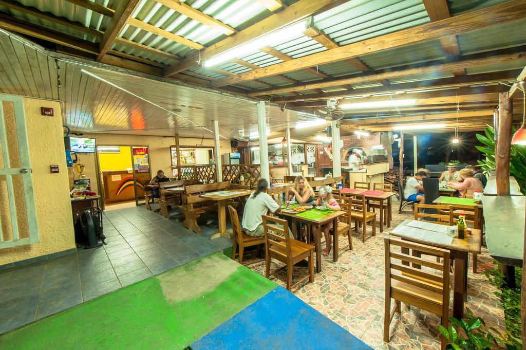Hotel Posada Los Delfines Bocas del Toro Buitenkant foto