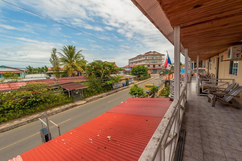 Hotel Posada Los Delfines Bocas del Toro Buitenkant foto