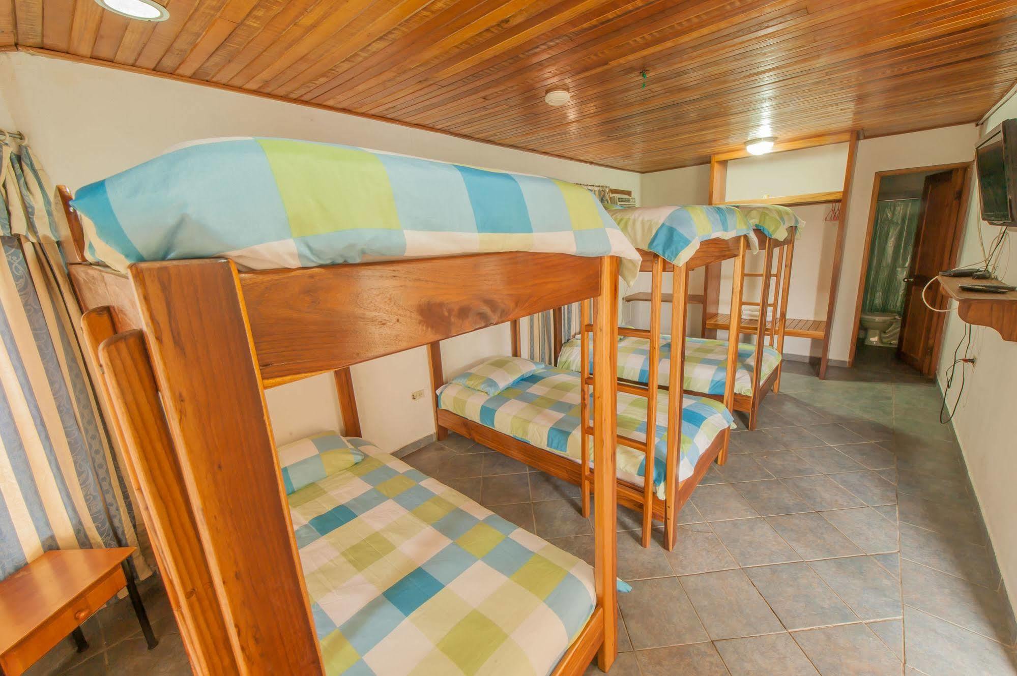 Hotel Posada Los Delfines Bocas del Toro Buitenkant foto