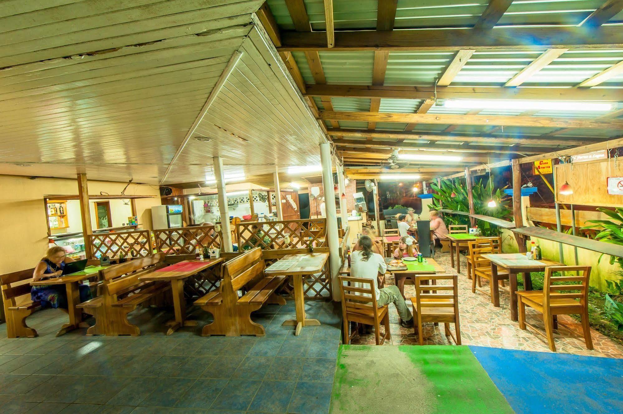Hotel Posada Los Delfines Bocas del Toro Buitenkant foto